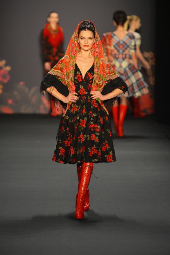 Lena+Hoschek+Show+Mercedes+Benz+Fashion+Week+TQ7YydQEsyLx.jpg