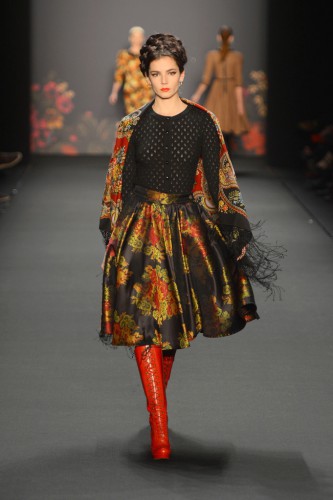 Lena+Hoschek+Show+Mercedes+Benz+Fashion+Week+VPoEWlhaUDpx.jpg