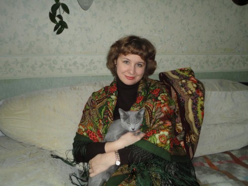 простите, что кошка язычок показывает - она еще маленькая, хулиганить любит, а фотографироваться - нет