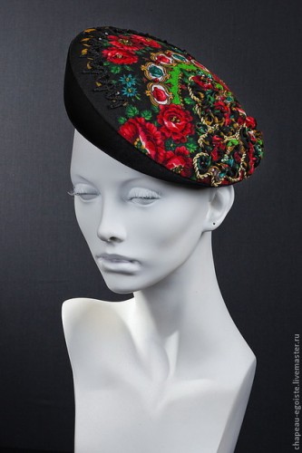 aksessuary-beret-russian-girl-in-new-york.jpg