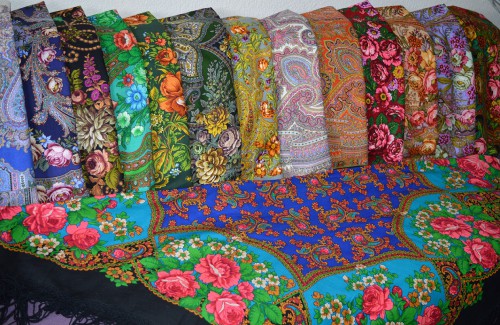 Восточная сказка 1175-13, Ирина Дадонова, 2008 год; Цветы под снегом 1099-14, Валерия Фадеева, 2005 год; Цыганка Аза 362-23, Екатерина Регунова 1996 (?) год; Финифть 341-9, Надежда Слащева; Рыжее лето 1244-9, Клара Зиновьева, 2008 год; Майя 372-22, Екатерина Регунова, рис. 1989 год, печать 2011 год; У Самовара 979-1, Елена Фаворитова, 2010 год; Волшебный узор (Султан) 1290-2, 18 вос. Наталья Белокур, рис. 1880 год; Переполох 857-7 (?), Константин Аболихин (1937), восст. Ирина Дадонова; Счастливица 1122-3,14,18 Валерия Фадеева, 2010 год; Русская красавица, Злата Ольшевская, 1970 год