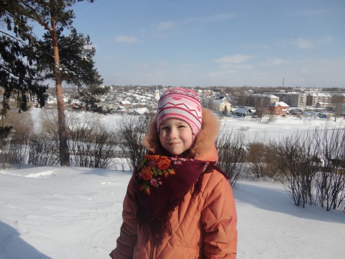 Это дочка Маринка, самый младший ребеночек. Оплаточенная особа. В силу возраста пока только в размере 89*89