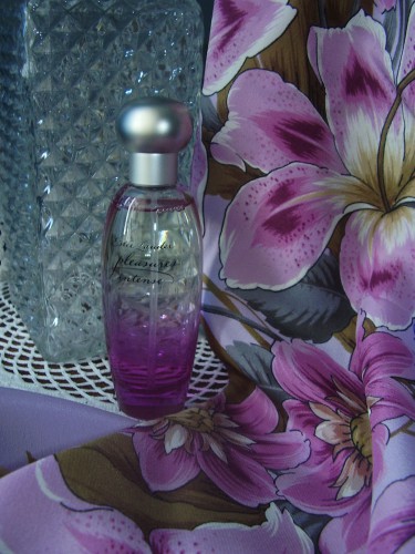 Чистые росы (661-4) и Pleasures Intense Estee Lauder