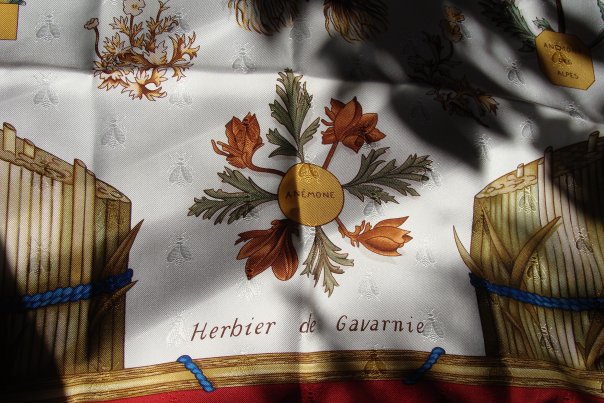 Жаккард медоносных пчёл на платке Hermes &quot;Herbier de Gavarnie&quot;