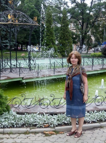 через дорогу - площадь Ленина