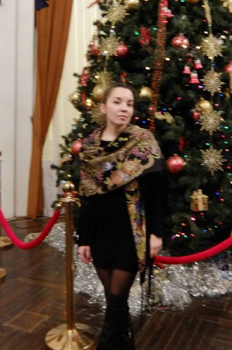 Радоница-18 под елкой, телефонофото :-(