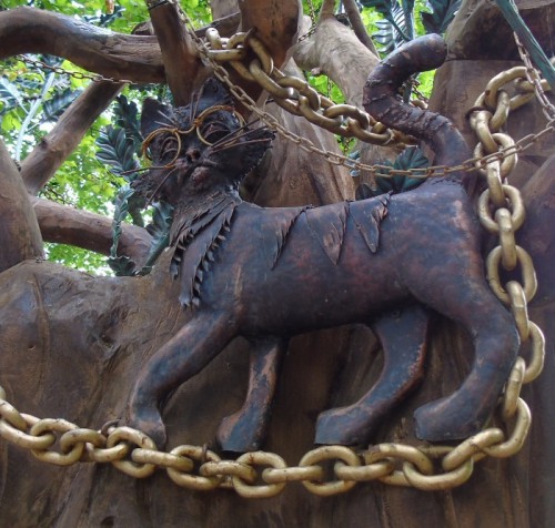 Кот у кафе &quot;Бриз&quot;.
