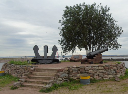 Памятник морякам.