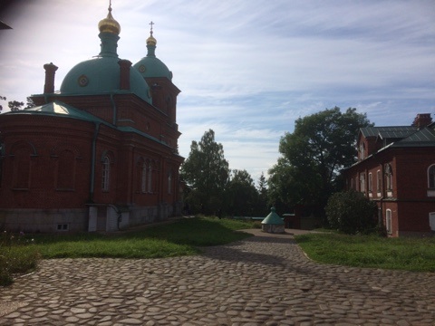Двухуровневая церковь
