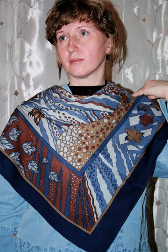 Шерстяной платок 89*89 с осыпкой (оверлоком)<br /><br />Поэма<br />Автор: Елена Литвинова<br />Рисунок: 903-14