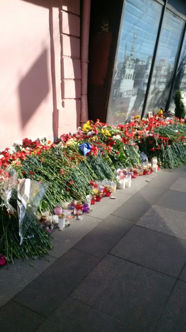 Это уже на Московском проспекте, недалеко от входа в метро...