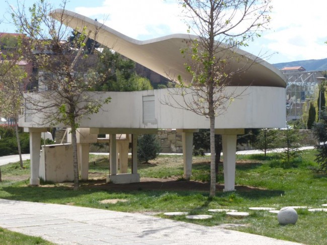 найти рояль в кустах