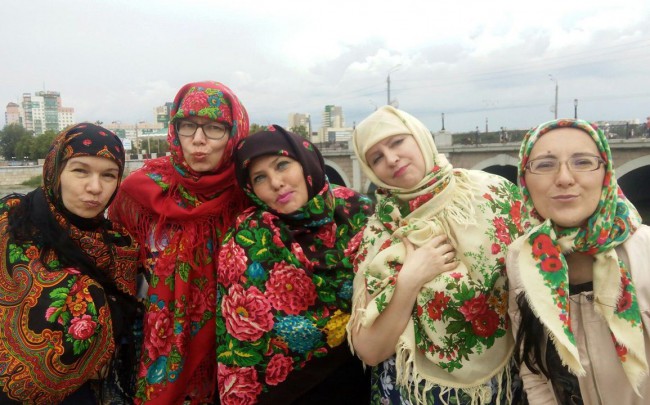 бабуськи и наташа.jpg