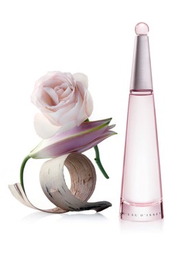 Issey Miyake L`Eau d`Issey нежный,свежий,приятный,весенний