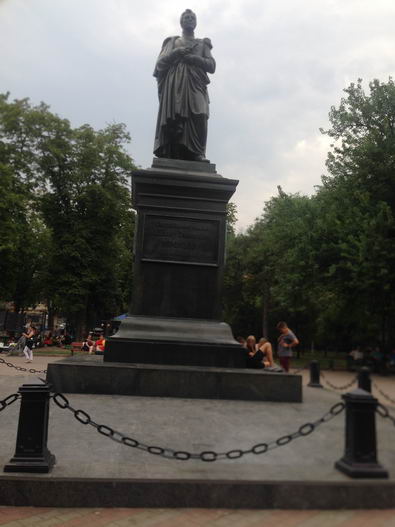 Памятник Воронцову (1863г) в Одессе на Соборной площади в центре города.