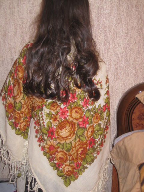 Платок от Светы ,прямо с посылки,не успели бахрому в порядок привести