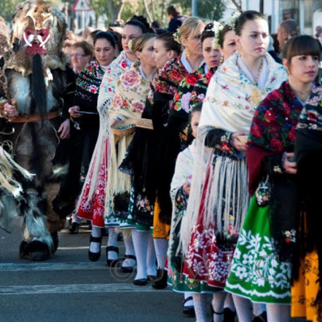 mujeres-acehuche-fiesta-carantonas-1024x1024.jpg