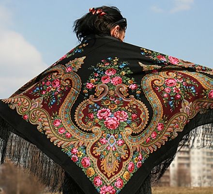 http://www.artshop-rus.com/rus/goods/pavlovo_posadskie_platki/pavlovo_posad_wool_with_silk_fringe/Pavlovo_posadskii_platok_kamin