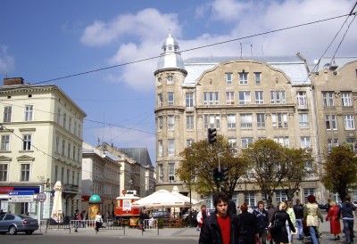 кафе-трамвай издалека