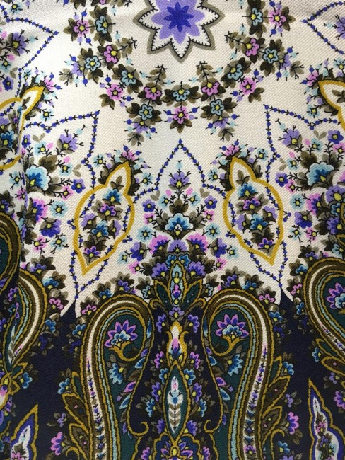 &quot;Сказочница&quot; 1763-1,размер 135 на 135 с шёлковой плетеной бахромой, авт.В.Фадеева