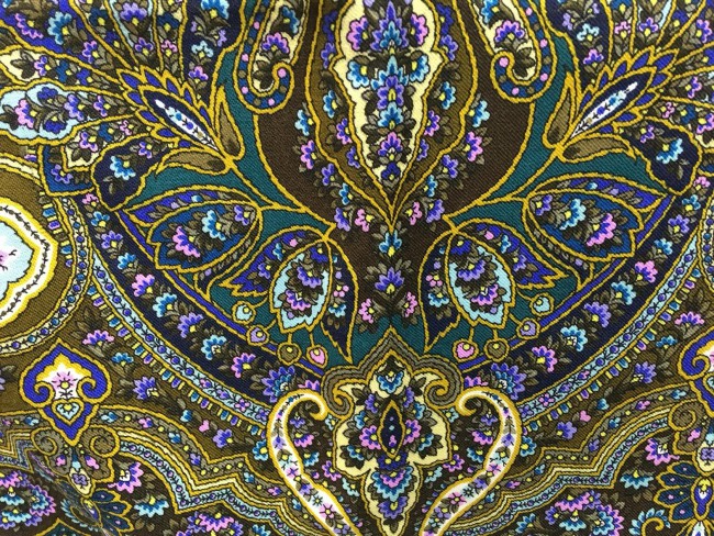 &quot;Сказочница&quot; 1763-1,размер 135 на 135 с шёлковой плетеной бахромой, авт.В.Фадеева