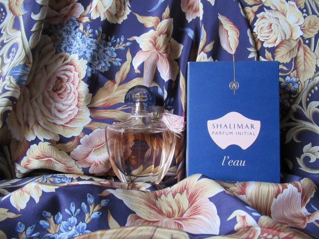 Guerlain Shalimar Parfum Initial L’ Eau (Thierry Wasser) и Платок шелковый  &quot;Королевский бал&quot; 13, 130х130 см, Художник: Жукова Елена