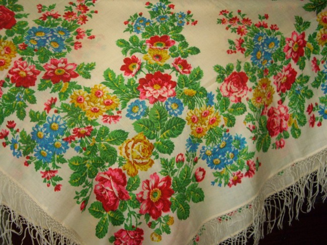 691221174_3_933x700_bolshoy-sherstyanoy-platok-v-ukrainskom-stile-drugie-aksessuary.jpg
