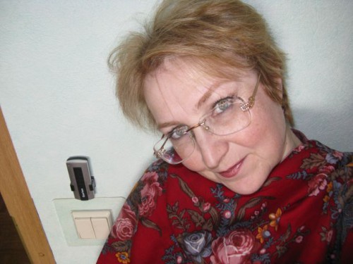 Сама снимала своей коротенькой толстенькой ручкой....)))
