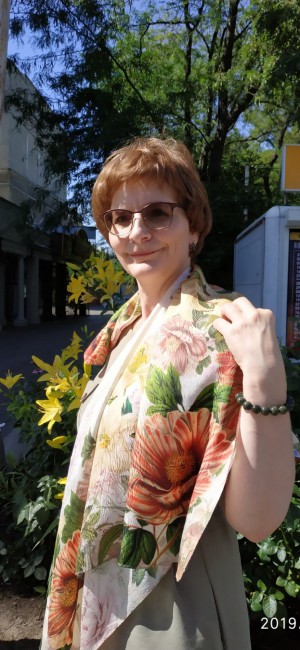 10266, шелк,жаккард ,89 на 89 см.Худ.Макаганчук И.