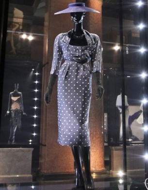 Dior_серыйгорох.jpg