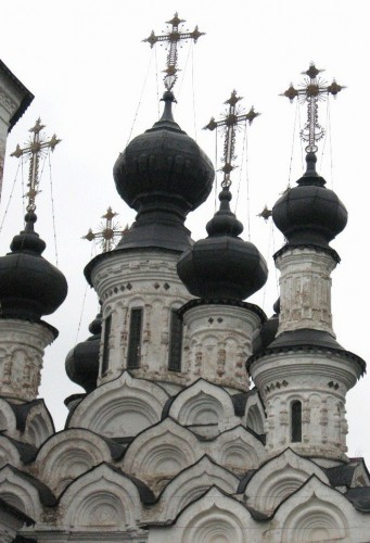 Удивляет Устюг и обилием сохранившихся старинных храмов