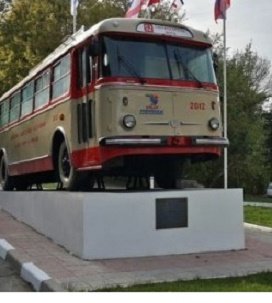 памятник троллейбусу.jpg