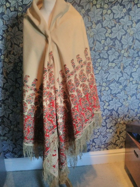 Antique-Victorian-Shawl-Fringed-Piano-Style-paisley-Floral-_57 (3).jpg