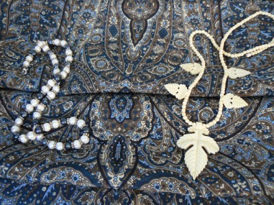 кость+жемчуг Зимняя вишня Елена Жукова.JPG