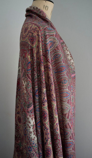 norwich-silk-burnous-shawl-circa-1850-60_10076_pic10_size3.jpg