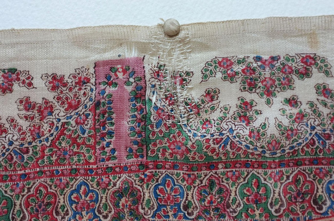 norwich-silk-burnous-shawl-circa-1850-60_10076_pic5_size3.jpg