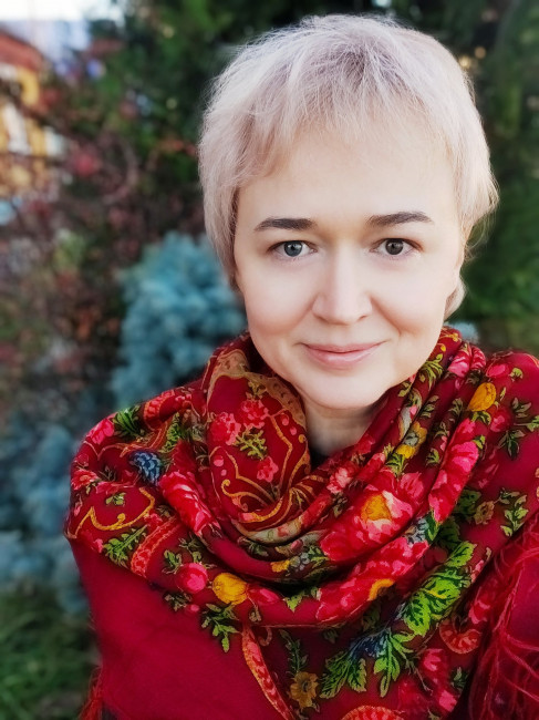 Старинная шаль, прообраз Торжка и Лирики, автор Степан Постигов, 150х155 см,<br />три ряда ручной вязки шерстяной бахромы