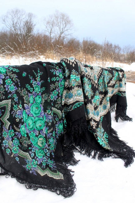"Браслет" 351-22, Екатерина Регунова- 2021 год и "Русская красавица" 325-14 Ирина Дадонова- 1985 год