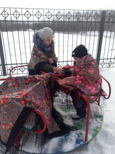 Тройки на карусели 2.jpg