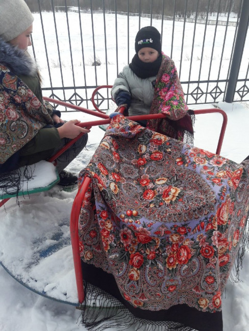 Тройки на карусели.jpg