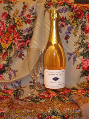 Изысканный 1315-0 и Cremant de Loire rosé AOC Cheverny