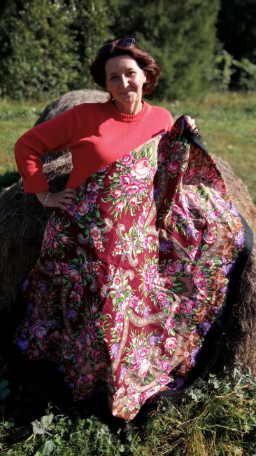 август