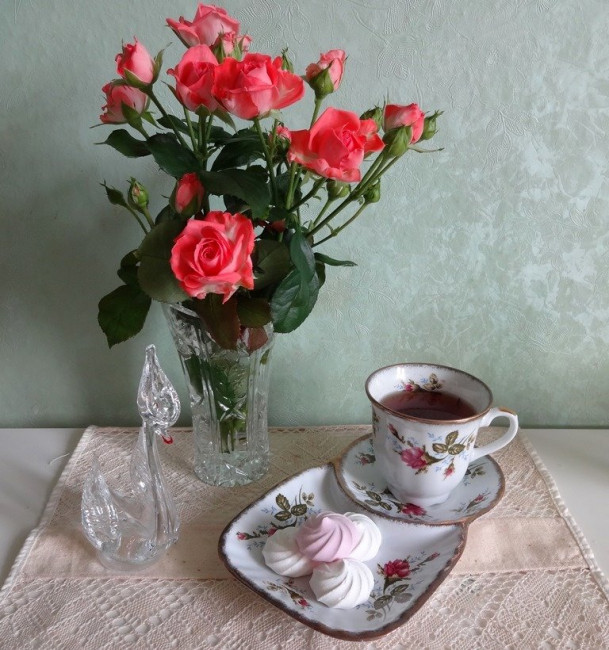 Винтажный чайный набор  Bavarian Porcelain, советский хрусталь и старинный льняной рушник с коклюшечным кружевом.