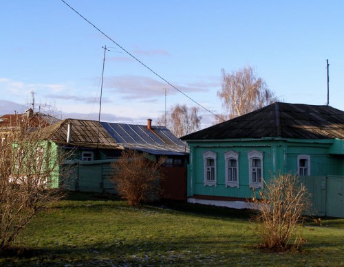 Домики, кстати, стоят на территории Кремля.