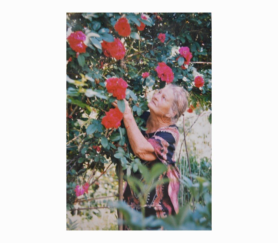 Ольшевская на даче.jpg