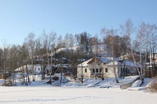 У реки Шохонки
