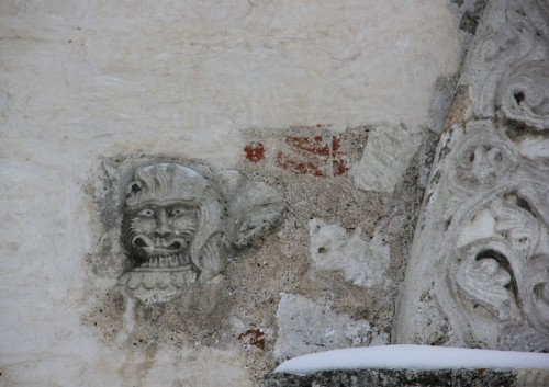 Очень живописный фрагмент стены собора