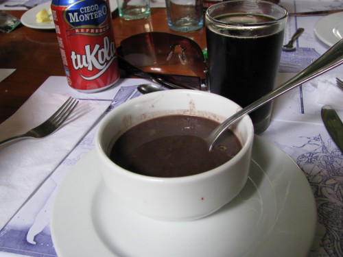 Кубинский супчик, на вид совсем не очень, но очень вкусный и особенно хорош в жару