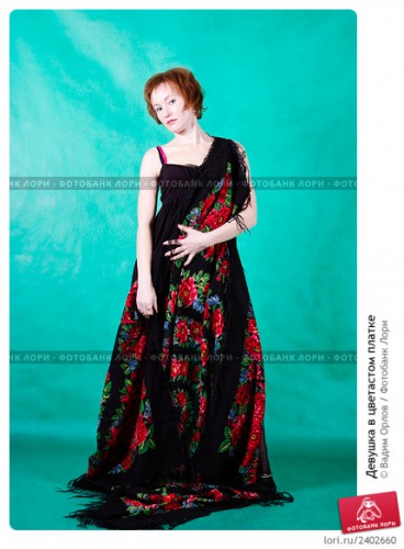 devushka-v-tsvetastom-platke-0002402660-preview.jpg