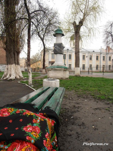 Маков цвет, хоть и чернопольный, но по настроению очень солнечный платочек)))